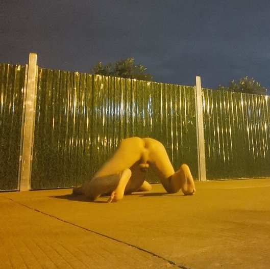 俯下身来，亲吻大地 #锁狗 #暴露