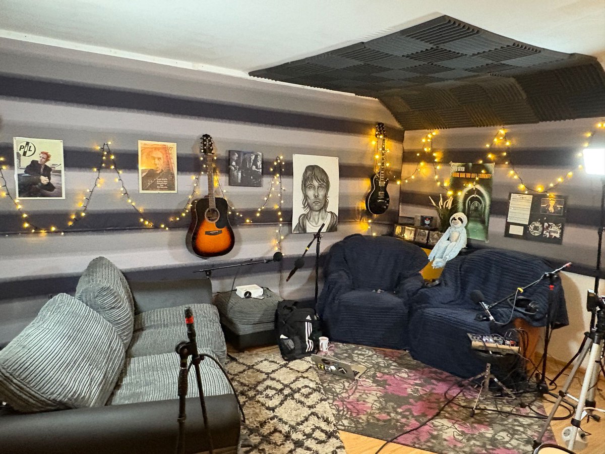 Dojo (@dojo007) on Twitter photo Spent a wonderful day talking to this gentleman in this studio about all kinds of Shizzle 🎵<a href="/BlueMonkeyPod/">The Blue Monkey Podcast</a> 🤔👌🔊
#BlueMonkeyPodcast 😉 Spent a wonderful day talking to this gentleman in this studio about all kinds of Shizzle 🎵<a href="/BlueMonkeyPod/">The Blue Monkey Podcast</a> 🤔👌🔊
#BlueMonkeyPodcast 😉