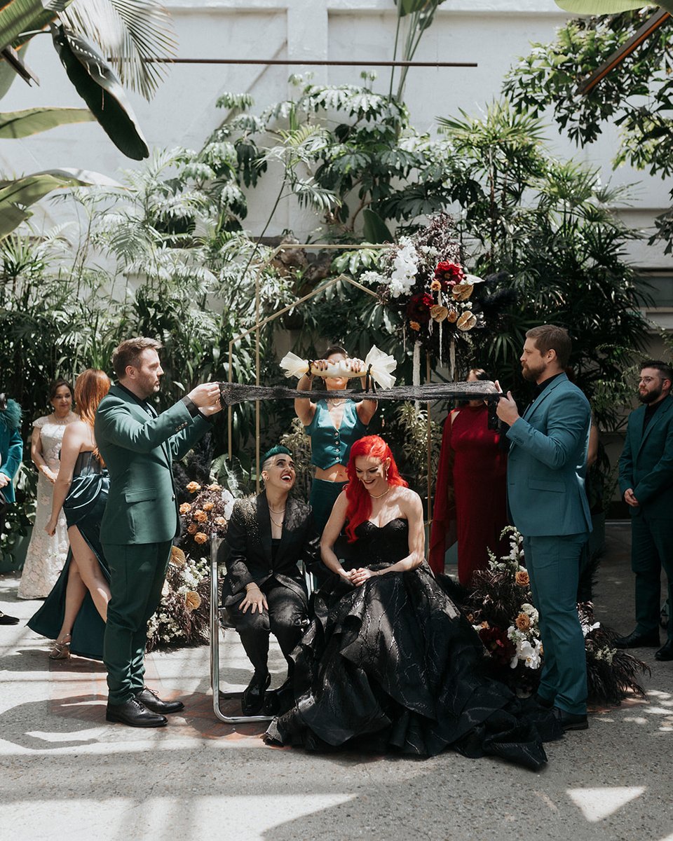 Brie &amp; Sara’s wedding was as unique and quirky as they are. Every detail, from the florals to the music, was planned with love and creativity, making the day an unforgettable celebration of their entwined lives 💒

 #creativecelebrations #loveandcreativity #firstdance