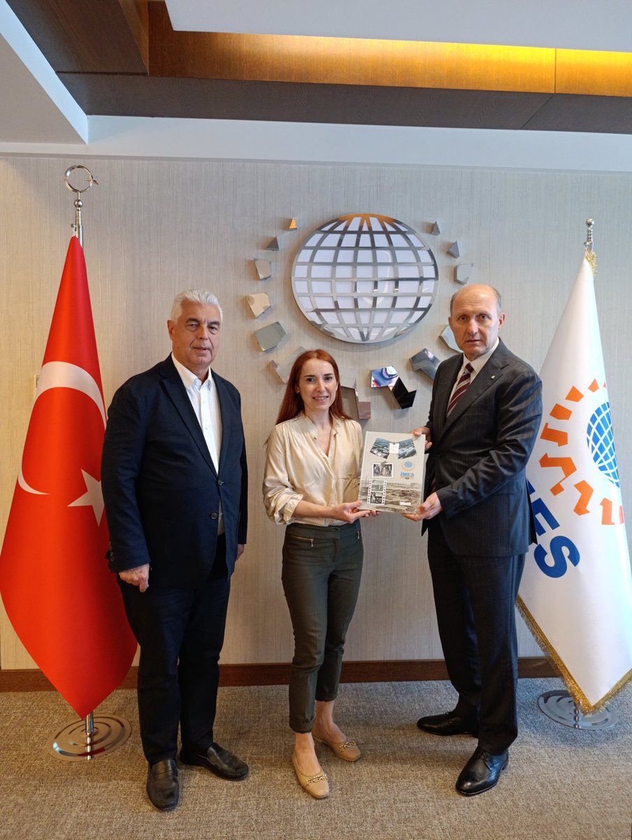 İMES YK Başkanı ve İSO YK Üyesi Kemal Akar ile bir araya gelmekten mutluluk duyduk... yeni çalışmalarımız için akıl fırtınası yaptığımız toplantı sonrası İMES tarihine ışık tutan kitabımızı da aldık... misafirperverliği için Kemal Akar ve ekibine çok teşekkür ederiz..