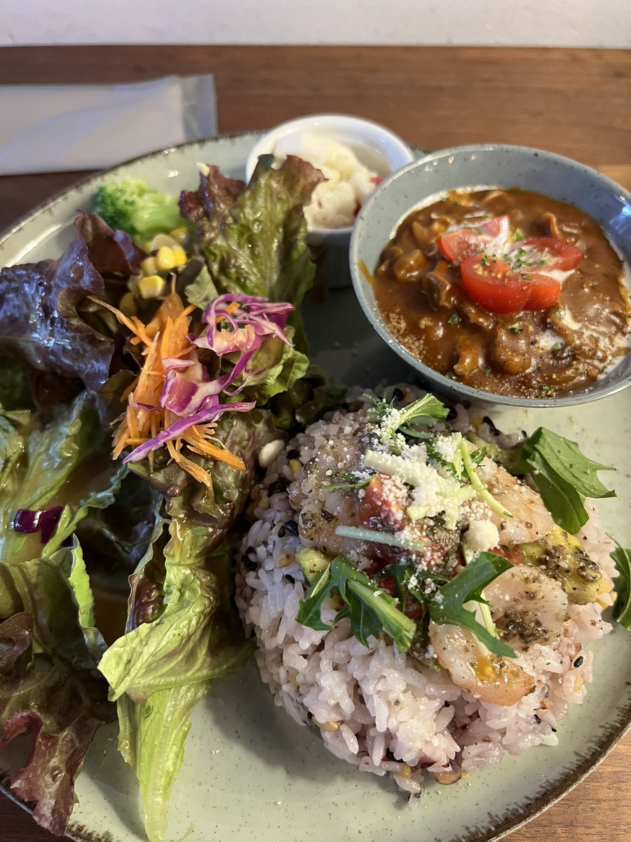 miketa8181's tweet image. 101/365
9/30

95/365
7/30

色んなところから肉がはみ出してきて...
サウナに３時間こもっても体重は減らぬ一方涙