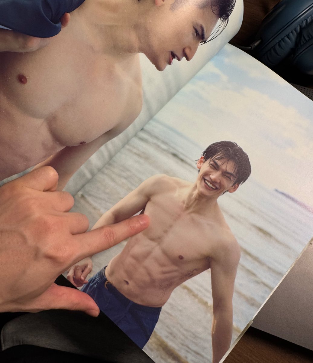 PerthNakhun's tweet photo. Today is the last day to get signed copies of my photobook ☺️

I made a video guide about how to order a copy👇
https://t.co/gg6ahLzYzj

This is the last chance to get a signed copy so please don’t miss out 😉 https://t.co/mdJugKYdJA