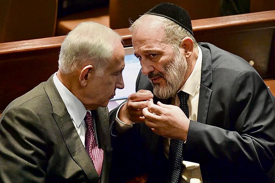IlanSamish's tweet image. למה היום? תעזרו להבין. זה בגלל ששרה לא אהבה את הכלה ...או בגלל שביבי התחייב בפני דרעי לבטל את מצעד הגאווה?