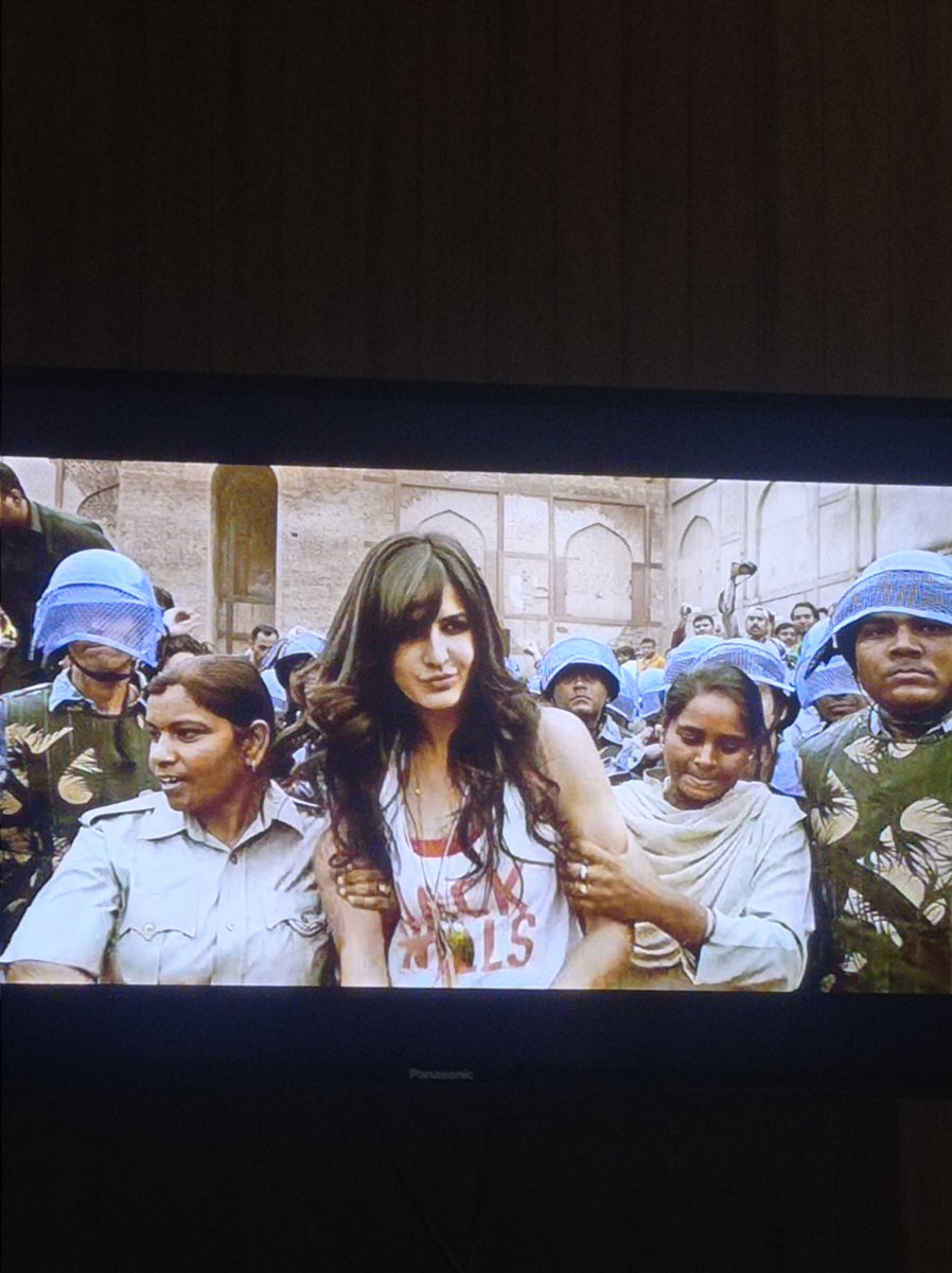 Need Katrina Kaif do a rock concert at Agra fort so bad