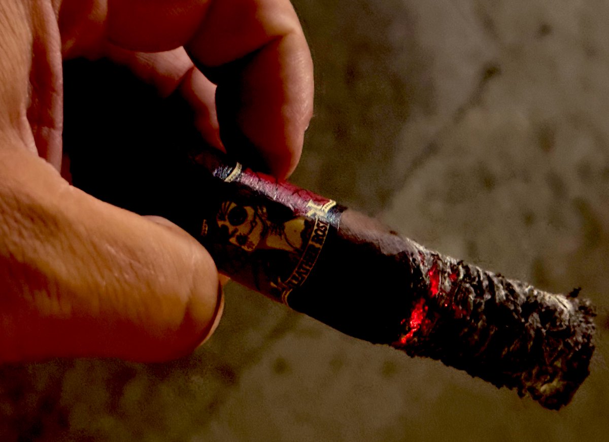 Douglasm1986's tweet photo. It’s the little things! #NiceAsh #WaikikiWalks https://t.co/gp3SoBiKSQ