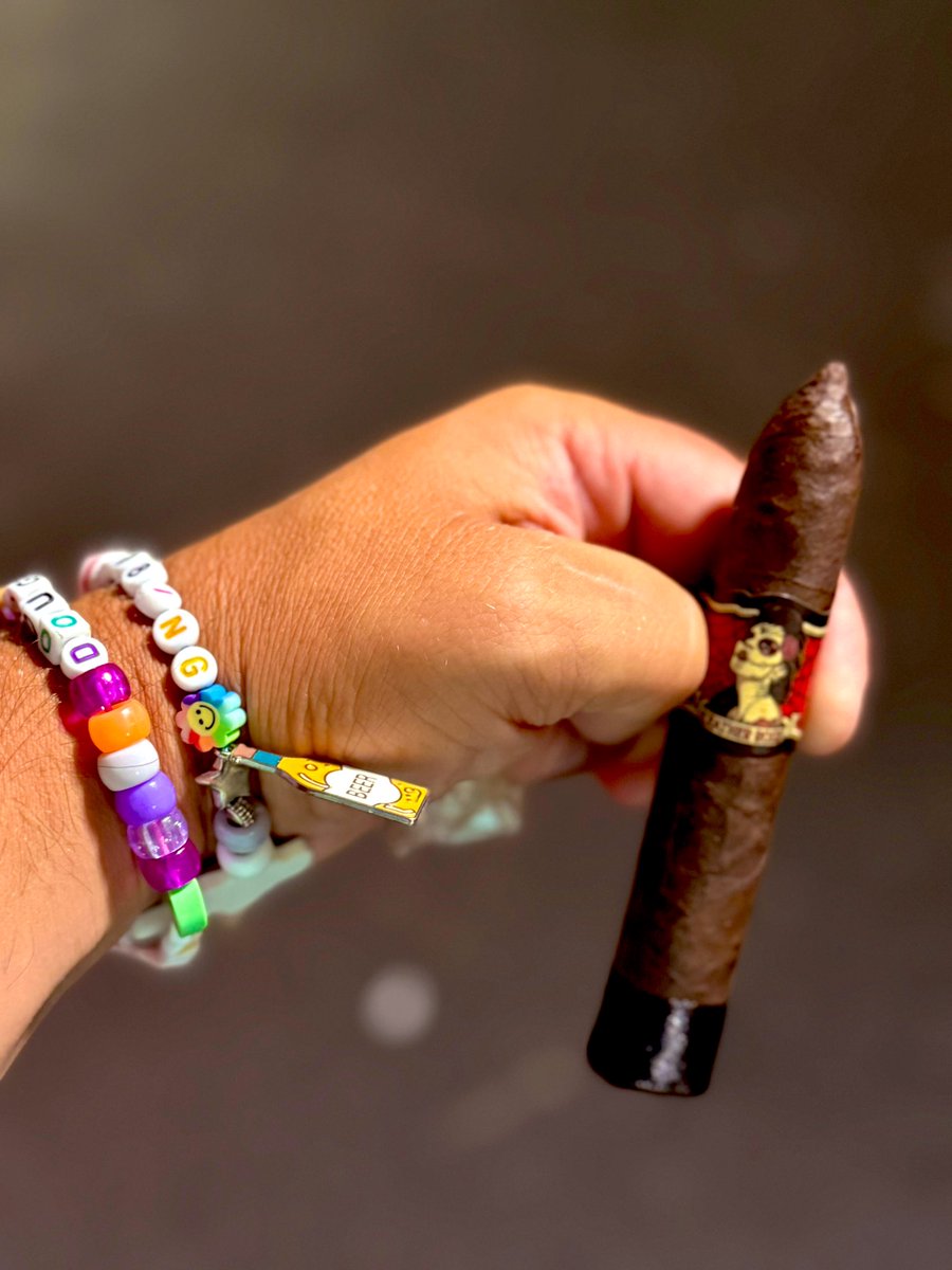 Douglasm1986's tweet photo. It’s the little things! #NiceAsh #WaikikiWalks https://t.co/gp3SoBiKSQ