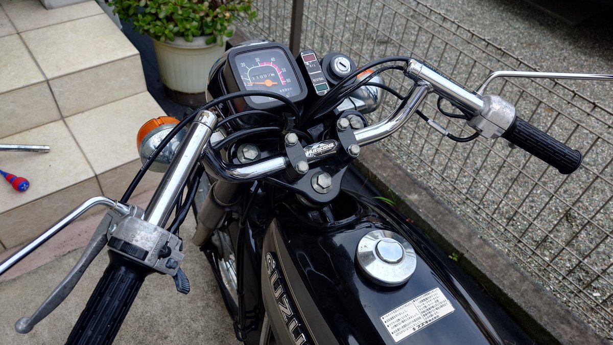 SUZUKI_K50M's tweet image. #K50 #コレダ #コレダ50
劇的ビフォーアフター!!
社外ハンドル交換
30分も要らないしグリップボンド要らなかった!!