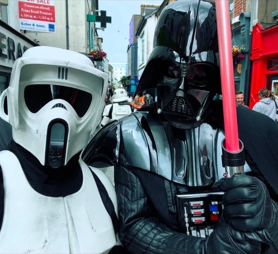 Spot the trooper in the middle that missed the group photo opportunity.....

Typical TK, eh?

TB27980 SL27478 

#501stIreland #501stlegion #RelayForLife #BadGuysDoingGood #SithLord #Pathfinder