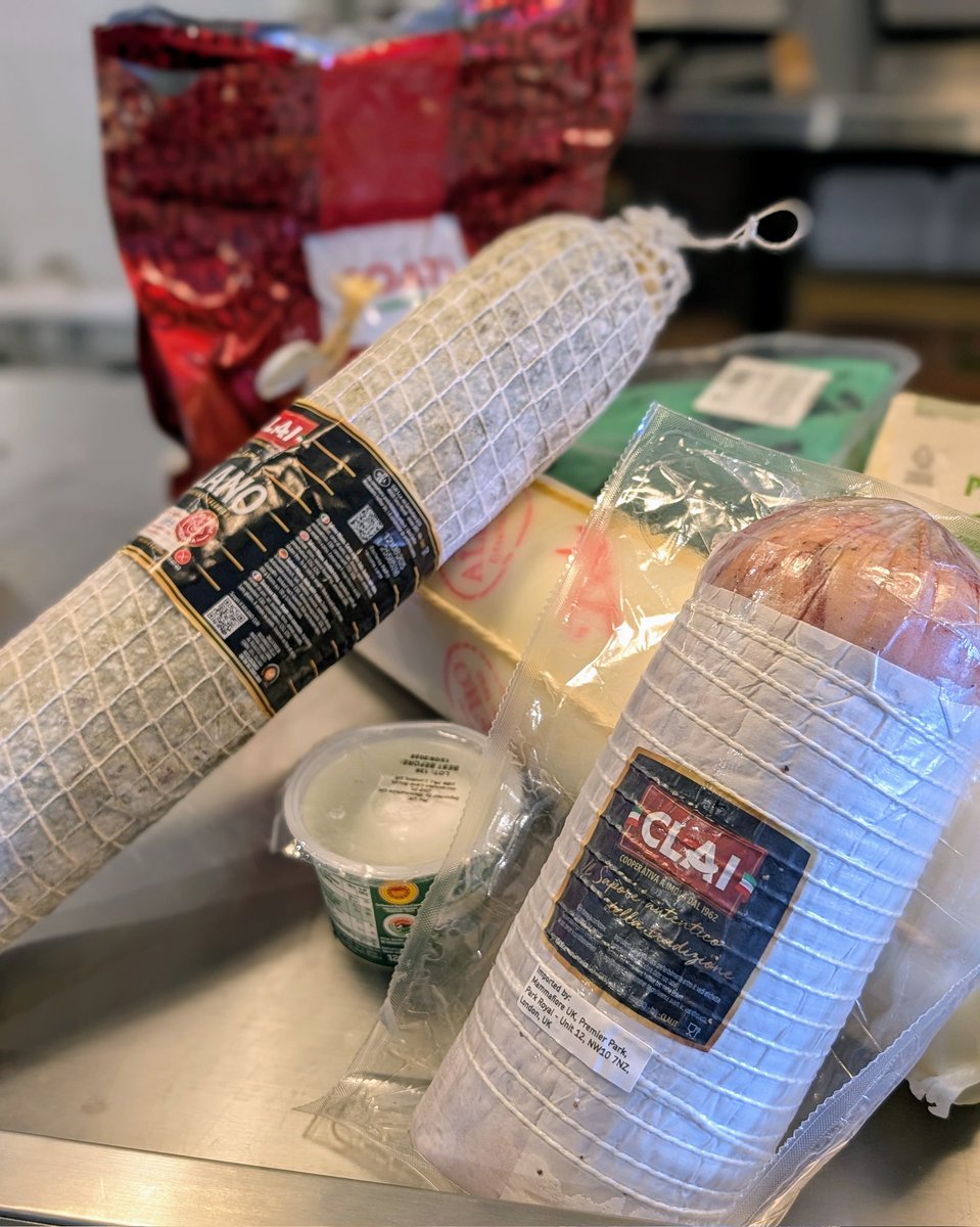 NEW TO #TOOTING: Antonio has opened Cerbero, an Italian 🇮🇹 bakery &amp; deli, in @tootingmarket, serving freshly-baked focaccia, antipasti &amp; more to eat in &amp; takeaway from his unit in the Yard Market area.
11am-8pm Tue-Sun.
Info: @cerberotesse (Insta).
Congrats &amp; good luck, Antonio!