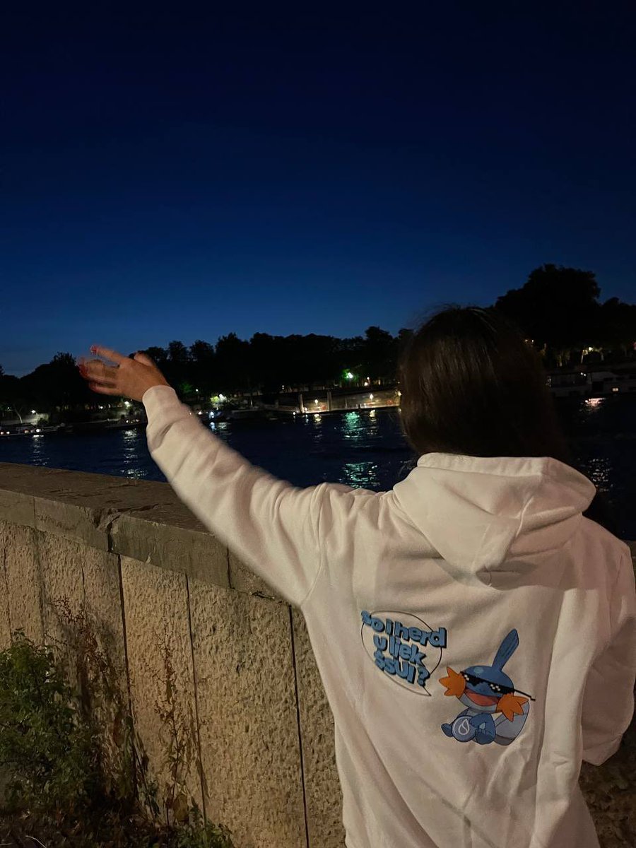 if you see someone rocking a mudkip in public, don’t panic, just know they probably staked before it was cool 😎

first merch ? given away at the SUI Event in Paris 🇫🇷
not bought. not dropped. just earned by being there 😁

so i herd u liek $SMUD ? Follow the link ⤵️