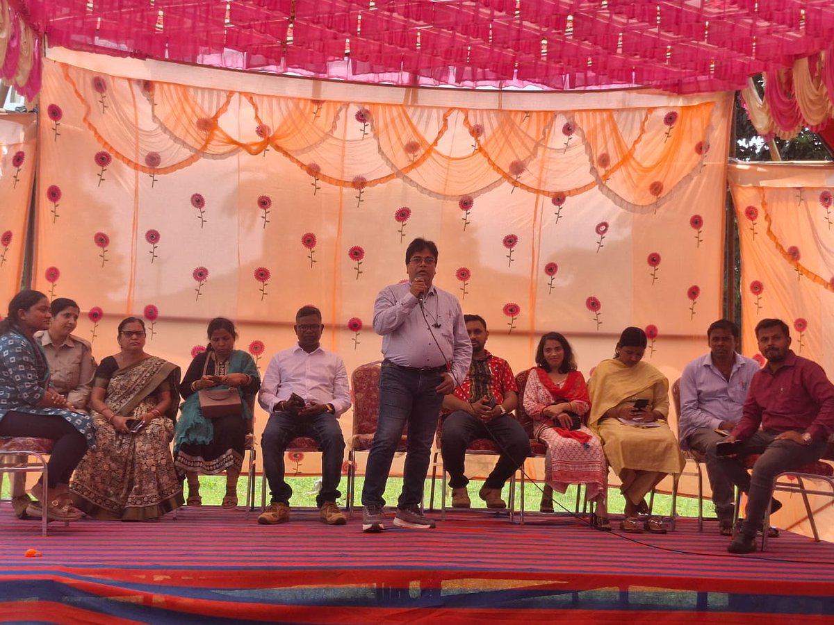KandhamalG's tweet photo. Bikas Bahan Yatra at Kalinga GP G.Udayagiri Block #BarshaEkUpalabdhiAnek #BikashMela #BikashBahanYatra  #SamruddhaOdisha #BIkashitaOdisha #BikashitaOdishaBikashitaBharat https://t.co/7W3qTFl3eE