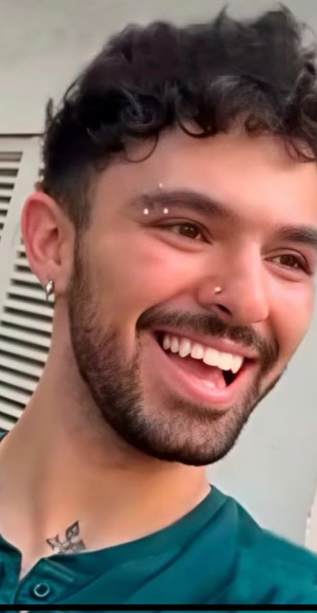 Te extraño como ayer,como hoy y eso me hace valorar y apreciar los momentos que nos regalas cuando apareces en un video una foto o un tweet.😘💜