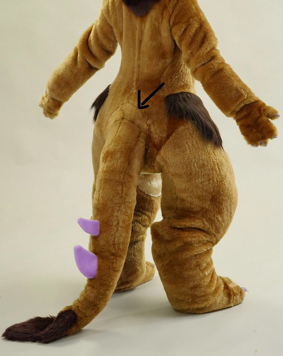 既然前面发了就一起说了
腰上这么一坨椰子 是给我设定做的鬃毛
第一版的粗尾巴修改到第二版后直接变成靠下的肛塞尾巴了 有什么设定尾巴是从屁眼出来的吗 在原位置不好吗 改到下面还凭空多一道缝线 然后还是说是合理位置呢