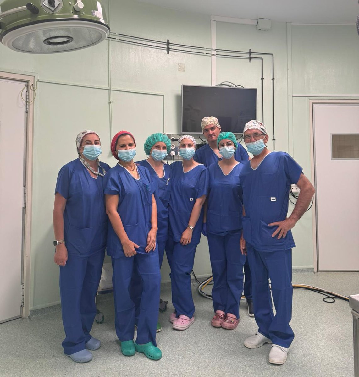 El Departamento de Salud Arnau de Vilanova-Llíria ha realizado con éxito su primer trasplante de córnea.
La intervención fue realizada por los doctores Irene Gallego y Luis Pérez Varona, especialistas en Córnea y Polo Anterior del Servicio de Oftalmología.
Enhorabuena al equipo!!