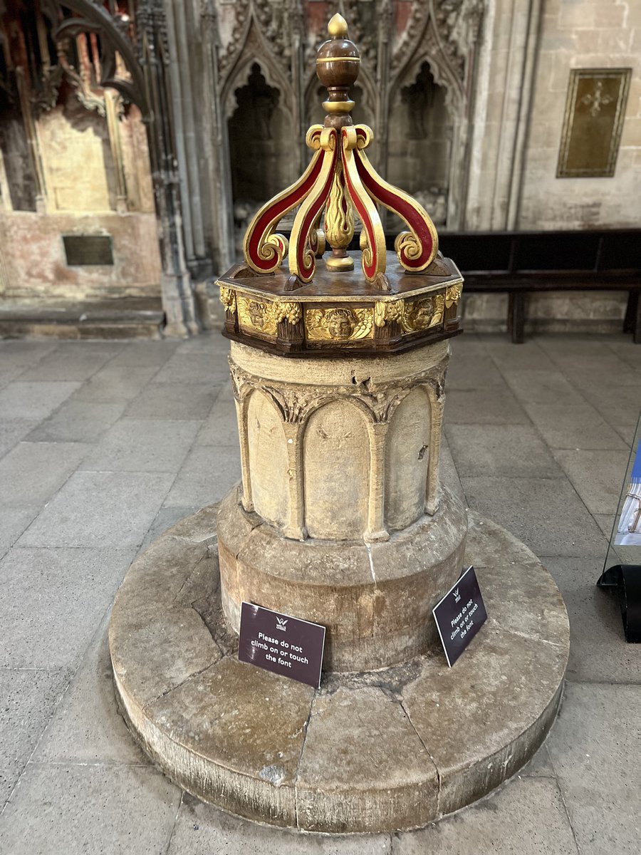 The curse of the plastic sign hits again at Wells Cathedral. #fontsonfriday