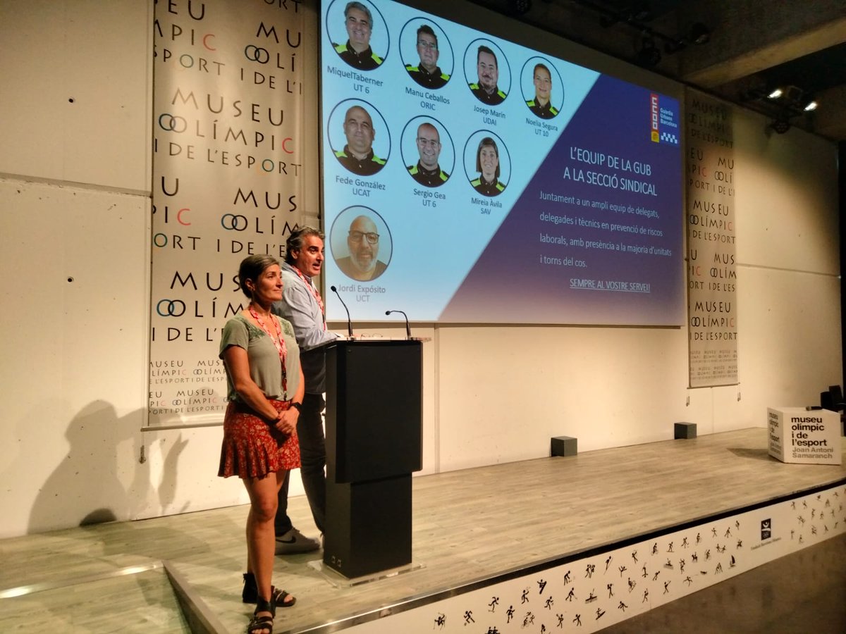 GUBCCOO's tweet photo. 👮‍♀️👮‍♂️ Avui hem donat la benvinguda a la nova promoció d’agents de la Guàrdia Urbana de Barcelona!

Hem presentat el nostre sindicat i el paper que hi juguem dins del cos 

Ens teniu al vostre costat des del primer dia! 💪🔴 @GUBCCOO

#CCOOGUB #Benvinguda #GuàrdiaUrbana https://t.co/N2kcG3yE0t