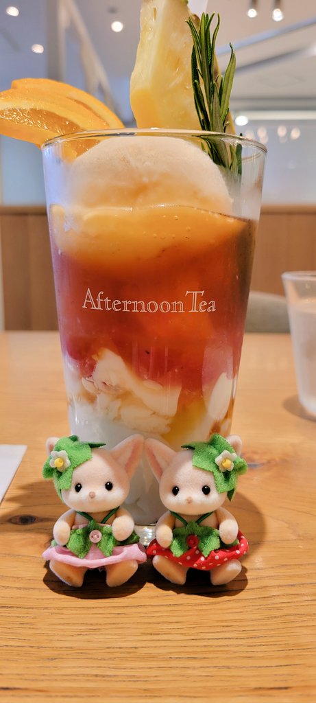 01ie24's tweet photo. 最近の贅沢🍹
仕事早上がりさせてもらって
リフレッシュ！
これ、美味しかったです😊甘さの中にオレンジの爽やかさがあって😍
２人���久々のお出かけに嬉しそう😆 https://t.co/sjHEiH4awe
