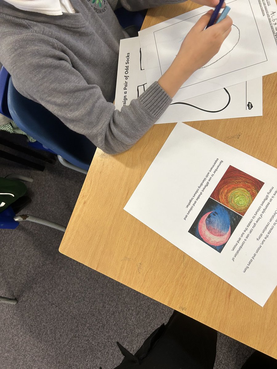 ManorParkSchSM1's tweet photo. Fantastic art exploration in Year 2! We're diving into the Christian creation story, using all sorts of media – paint, collage, and more – to express their understanding. Amazing work, everyone! #MPPAre #WeAreLEO https://t.co/EUeH4OWHfy