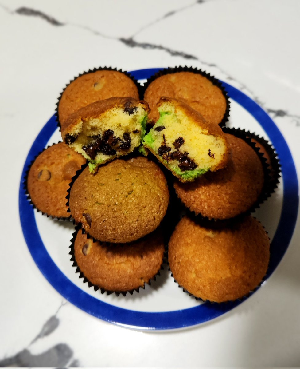 ShamEmma's tweet photo. Dark Choc Chip Cupcakes 🧁 for afternoon snack. Enjoy! 
#impromptu https://t.co/HtcuUmpuGR