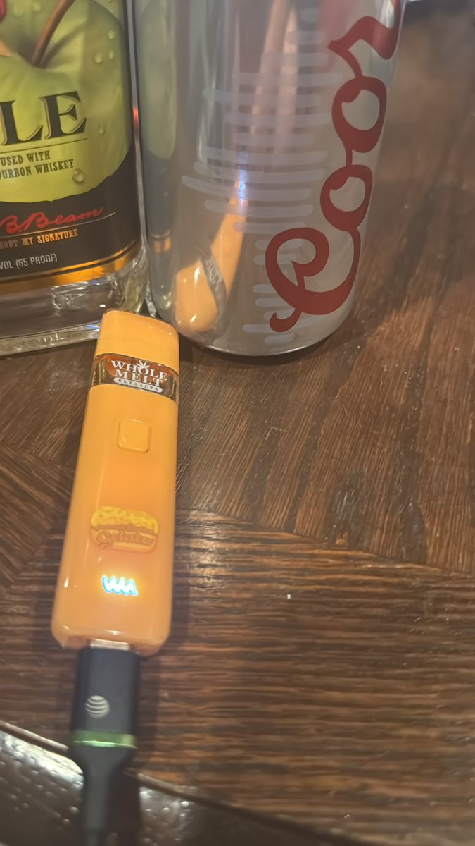 RonTheJon69's tweet photo. Yeah, the pen is charging with an AT&amp;T USB C charger because fuck Verizon #ultrawideband5G https://t.co/Lt98V6A1d8