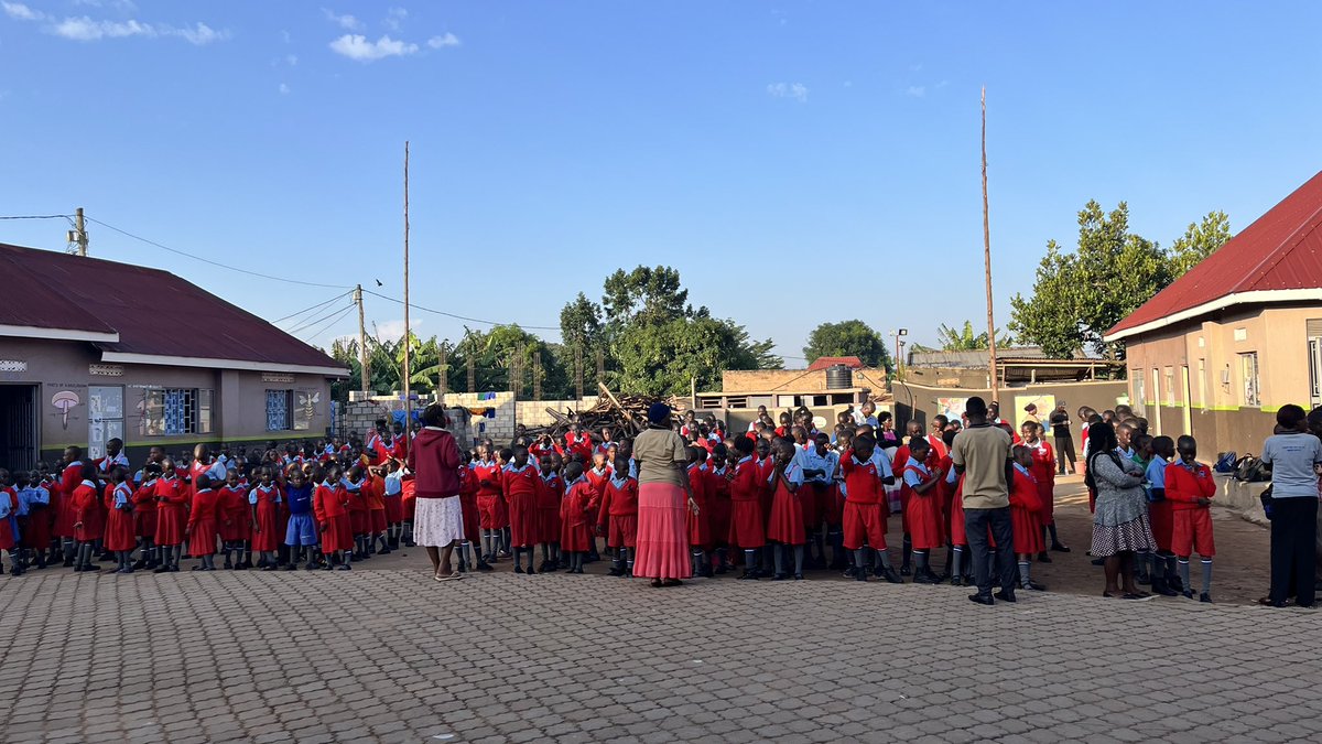 davidbujjadda's tweet image. 100 days of Climate activism - Schools chapter💚💚
Today I visited my Primary School— Our Lady Parents’ school - Luweero.
The staff and I believe that children are growing up in a world where the environment is changing fast and not for the better.
If we can help them…