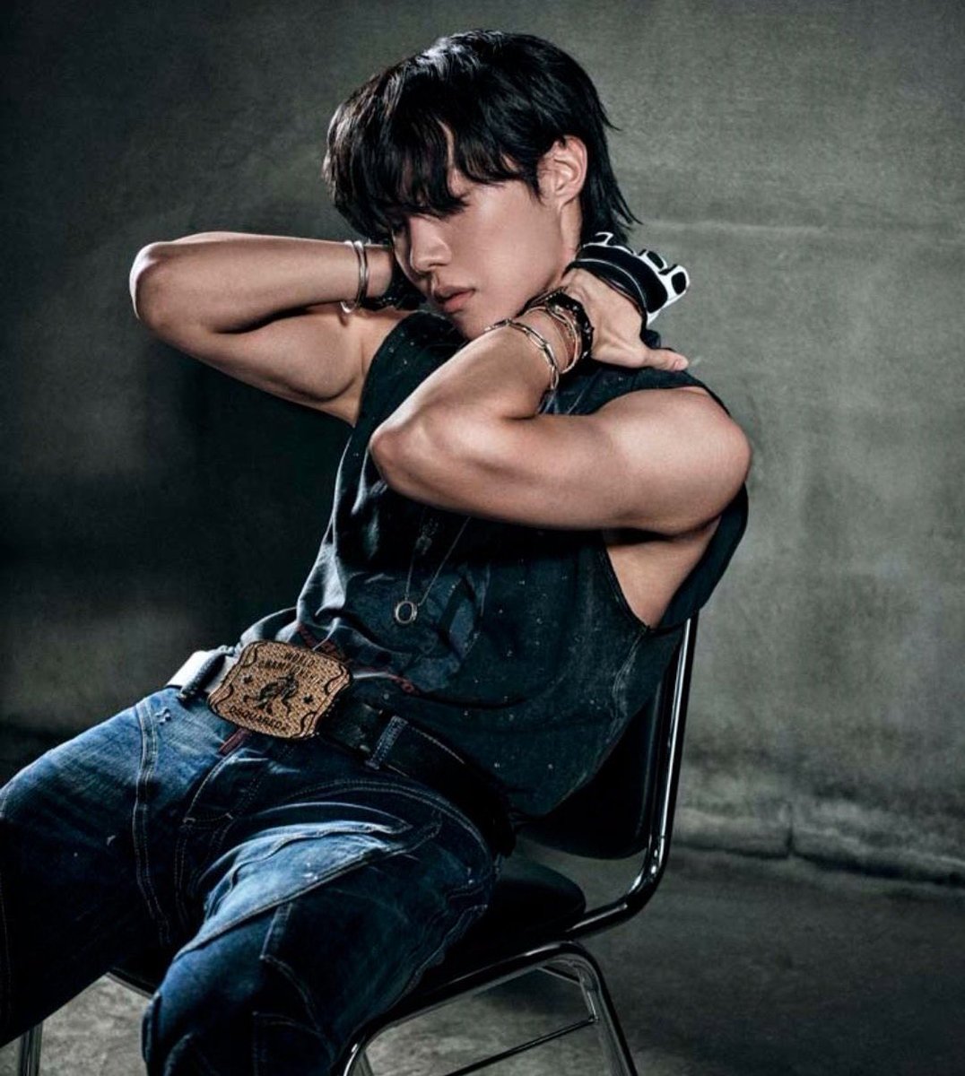 «جیهوپ تو Mona Lisa میگه: مثل یه تابلوی نقاشی میمونن نیازی به تایید کسی ندارن. 
مستقله و رو پای خودشه، پولشو خودش درمیاره» 

«جیهوپ: Killin' It Girl: با لامبورگینی اومدی بدون اینکه به مردی نیاز داشته باشی ترکوندی دختر» 

مردای فمینیست>>>>>