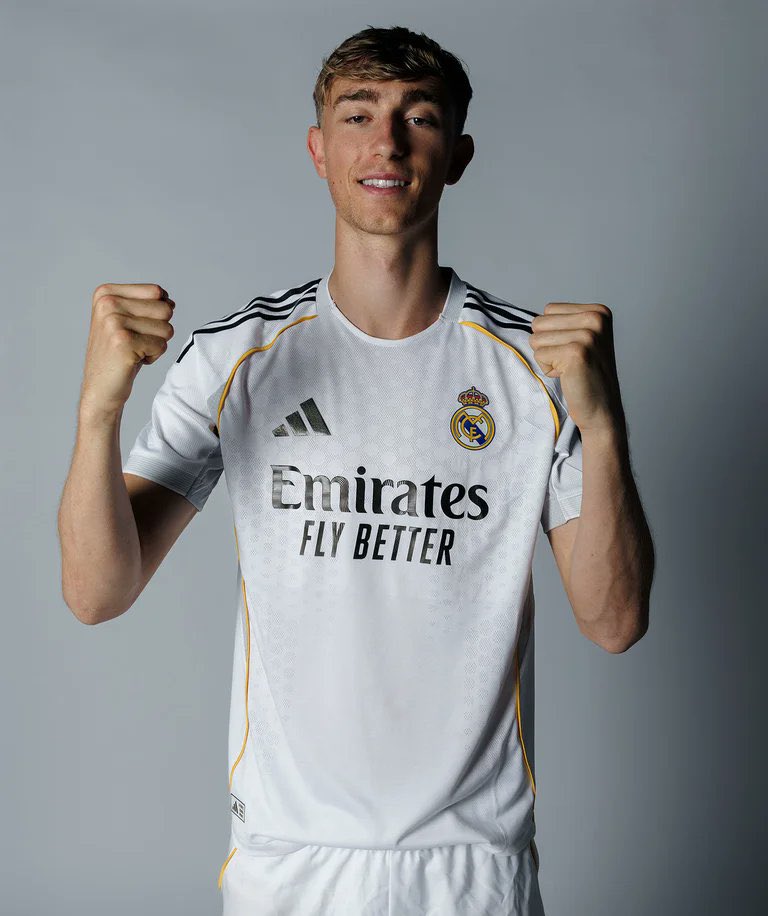 _BeFootball's tweet photo. Dean Huijsen 🇪🇸 est arrivé 𝟭𝗵𝟯𝟬 𝗘𝗡 𝗔𝗩𝗔𝗡𝗖𝗘 pour son premier entraînement avec le Real Madrid.

(@alvaro_esteban6) https://t.co/rkEUOmrf6W