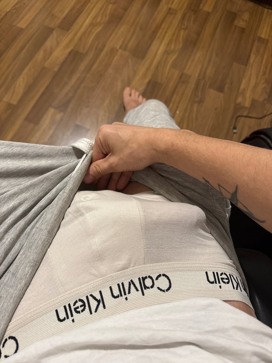 mooderak1's tweet photo. who could suck it? https://t.co/eRh1iyuQBp