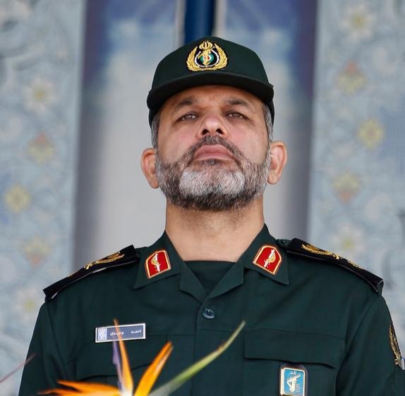 حتی توی تورات هم نوشته خداوند قومی را که زبان ایشان را نمی‌دانید از آن سوی دنیا مانند عقاب بر سر شما فرود می‌آورد.

خلاصه که اسقاطیل به پایان سلام کن :))