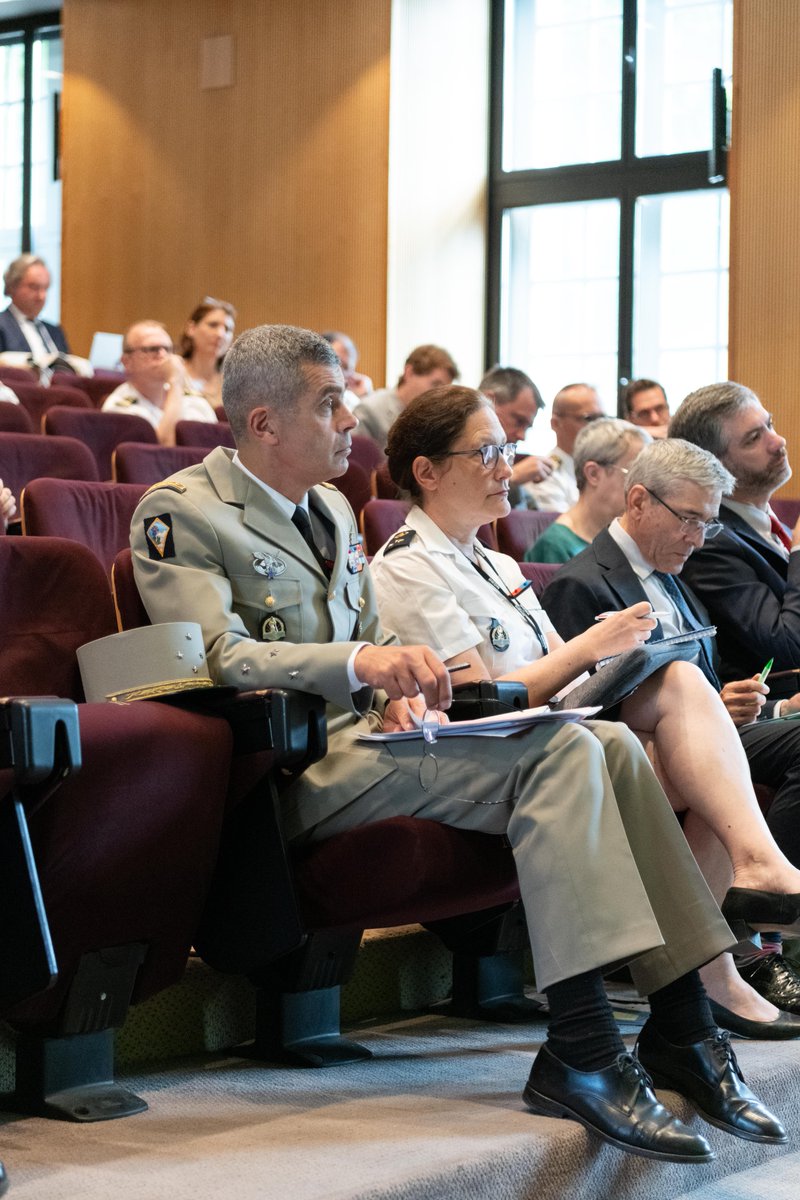 🎓 Les travaux de comités : cœur de la pédagogie de l'<a href="/IHEDN/">IHEDN</a>.

🔺Un des trois piliers du triptyque pédagogique de l’#IHEDN, aux côtés des conférences débats et des missions d’études, les travaux de comités incarnent la méthode unique de l’Institut : croiser les regards et