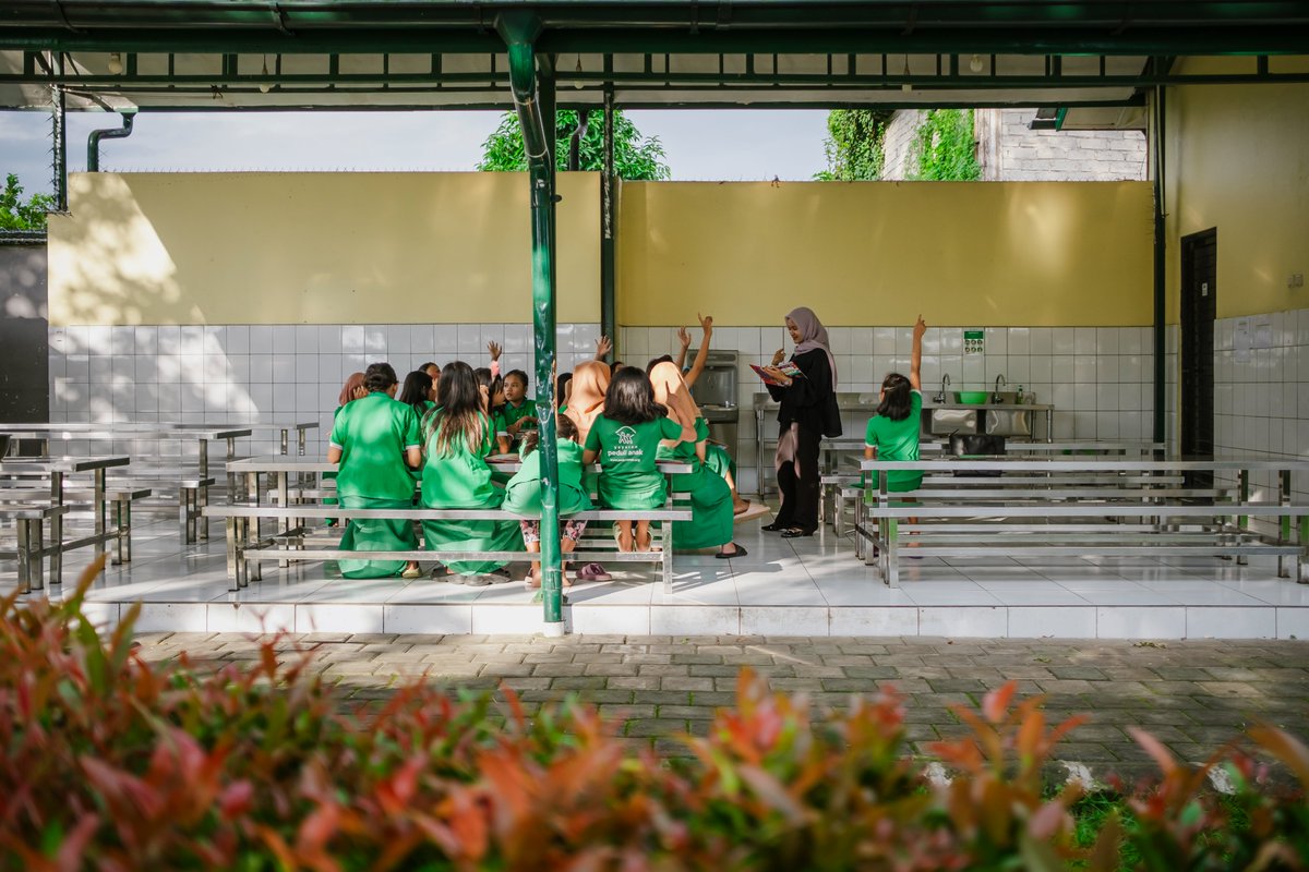 pedulianak's tweet image. Puberty talks with the girls! 💚
At Peduli Anak, our regular sessions help them learn, share, and grow with confidence. Guided by caring counselors, they explore the changes of growing up together.
#GirlsEducation #PubertyTalks #PeduliAnak