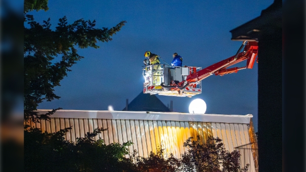 Verwarde man van dak gered aan Kromstraat in Oss -  kliknieuwsoss.nl/l/237941