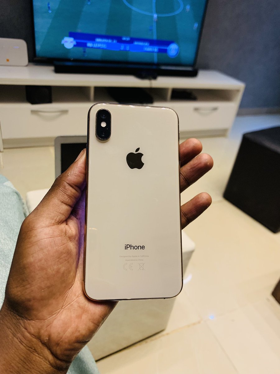 beingmirzzaa's tweet photo. iPhone XS still a better phone. No Doubt https://t.co/2qt4Du10Kg