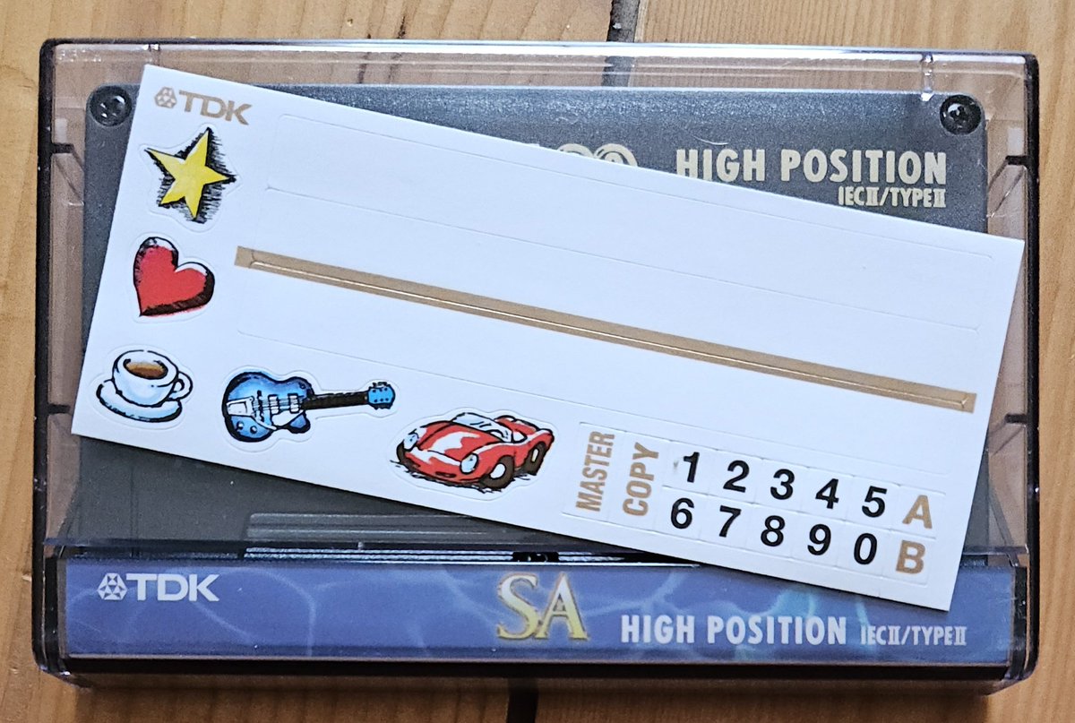 Guten Morgen liebes Twitterland 🤗☕. Ich hatte ganz vergessen, dass bei einigen Leerkassetten echt coole Sticker dabei waren 😍. #Retro