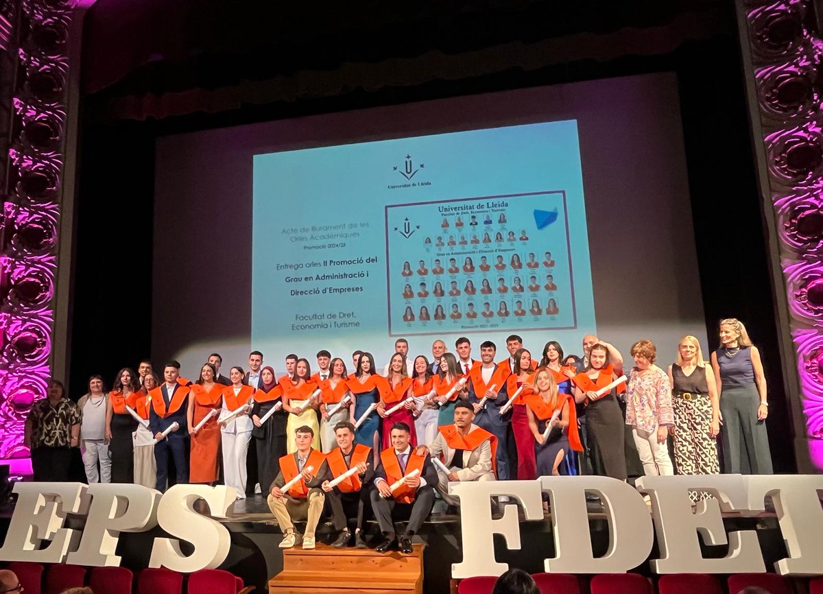 campusigualada's tweet photo. 🎓 Aquesta dijpus també s’han graduat al Campus Igualada-UdL els estudiants del grau en ADE (@FDET_UdL ) i dels graus d’enginyeria (@EPS_UdL ): Química i Organització Industrial i Logística.

Molta sort en aquesta nova etapa! 🍀✨ https://t.co/8aJKe7bacK