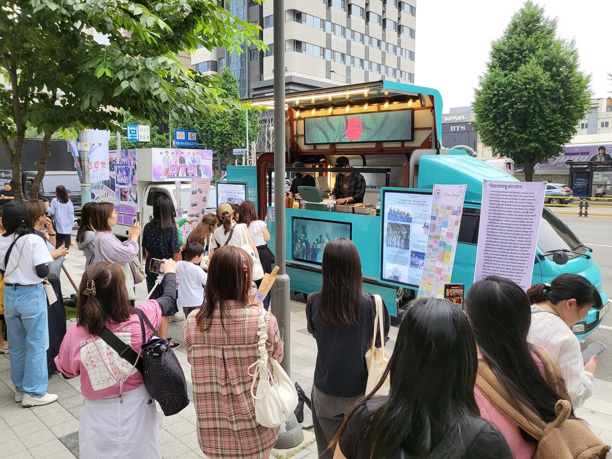 Kookienadera's tweet image. Food Truck from Bangladesh 💜

@btsbdproject
#BangladeshToBangtan
#btsbdproject
#BTSisSeven
#BTS12thAnniversary 
#12YearsWithBTS