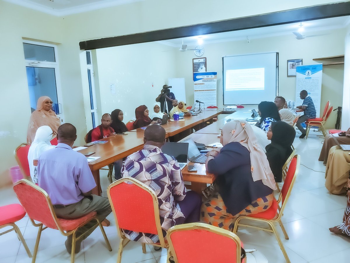 TAMWA_Zanzibar's tweet image. TAMWA ZNZ kwa kushirikiana na JUWAUZA imeandaa mkutano wa siku mbili katika ofisi za TAMWA zilizopo Tunguu, ukihusisha asasi za kiraia, wanaharakati wa haki za binadamu, waandishi wa habari, na wawakilishi kutoka vyama vya siasa.
Lengo la mkutano huu ni kujadili kwa kina…