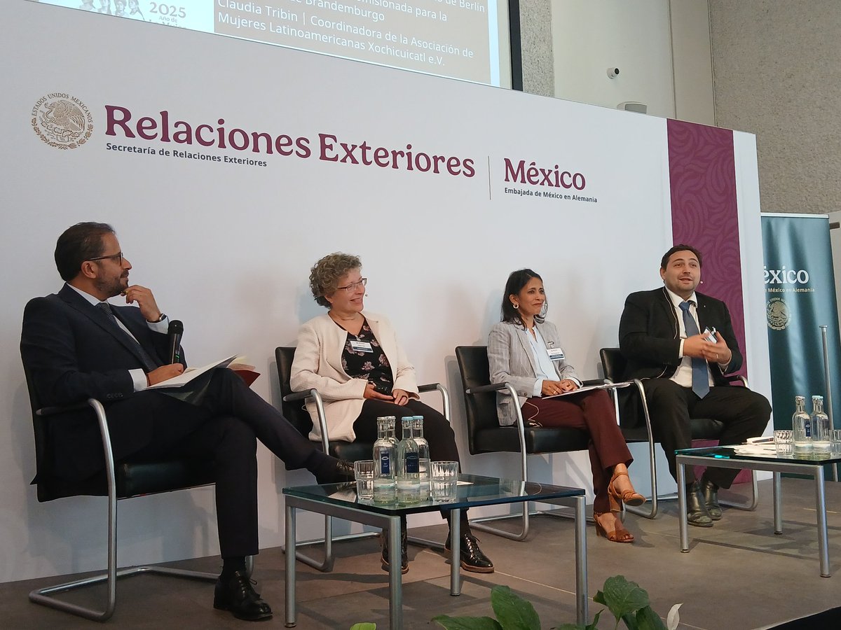 Arranca nuestra jornada de integración con panel de lujo: <a href="/MaxLandero/">Max Landero</a> del Senado de Berlín, la Comisionada para Integración de Brandenburgo Diana González, Claudia Tribin de Xochicuicatl e.V. y el Min. <a href="/ErasmoLaraC/">Erasmo Lara Cabrera</a> de <a href="/EmbaMexAle/">EmbaMex Alemania</a> .
<a href="/SRE_mx/">Relaciones Exteriores</a> 
<a href="/IME_SRE/">IMME</a> 
<a href="/ConsulMexFrk/">Consulmex Frankfurt</a>