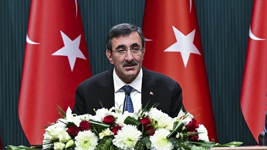 TRTArabi's tweet photo. جودت يلماز نائب الرئيس التركي بشأن الضربات الإسرائيلية على إيران:

-ندين بأشد العبارات عدوان إدارة نتنياهو، الذي يفتقر إلى أي مبرر مشروع ويهدف إلى زعزعة الاستقرار الإقليمي.

-أضافت إسرائيل هذه الاعتداءات إلى قائمة أعمالها غير القانونية والاستفزازية بمهاجمتها إيران، ونتقدم بتعازينا لإيران على الخسائر التي تكبدتها.

-في حين تزايد الضغط الدولي ضد سياسات الإبادة المطبقة في غزة، فإن هذا الهجوم، الذي نُفذ بالتزامن مع استمرار المفاوضات ا��نووية مع إيران، يُعدّ موقفاً همجياً يتجاهل القيم الإ��سانية والدبلوماسية.

-ينبغي على المؤسسات الدولية وجميع الدول المعنية اتخاذ موقف أقوى بكثير ضد تصرفات الإدارة الإسرائيلية التي تُشكل تهديداً للقيم الإنسانية والقانون والاستقرار الإقليمي.