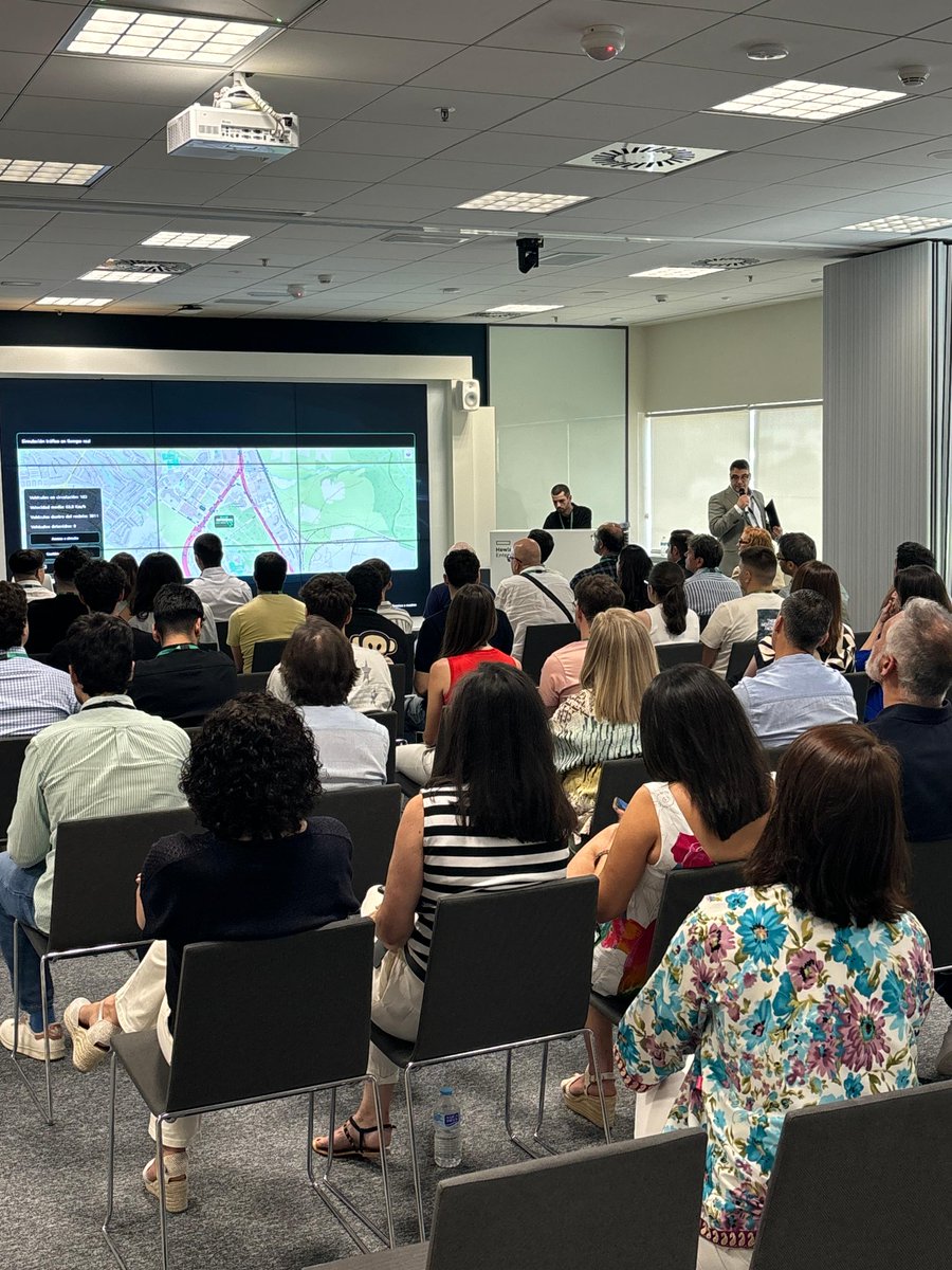 HPE España (@hpe_espana) on Twitter photo #HPE y <a href="/HPECDS_ES/">CDS, a Hewlett Packard Enterprise company</a> han llevado a cabo una experiencia inmersiva única con la CDS Race Experience. Una formación pionera en la que más de 30 estudiantes han simulado durante tres meses la organización tecnológica de un gran evento automovilístico, aplicando 5G privado, #IA, #edge #HPE y <a href="/HPECDS_ES/">CDS, a Hewlett Packard Enterprise company</a> han llevado a cabo una experiencia inmersiva única con la CDS Race Experience. Una formación pionera en la que más de 30 estudiantes han simulado durante tres meses la organización tecnológica de un gran evento automovilístico, aplicando 5G privado, #IA, #edge
