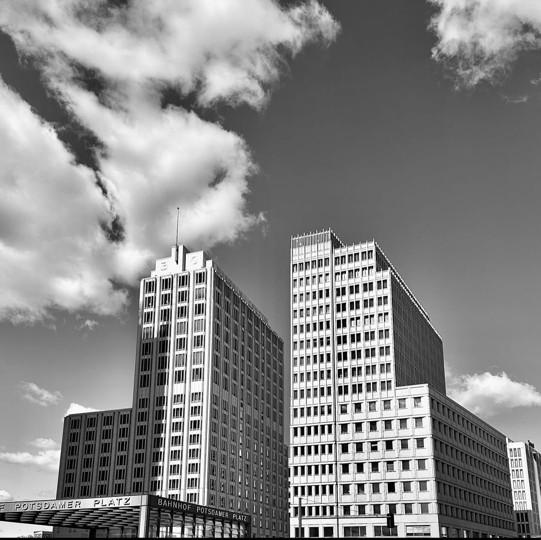 playtusumag's tweet image. berlin 📸 paul banks, 2025