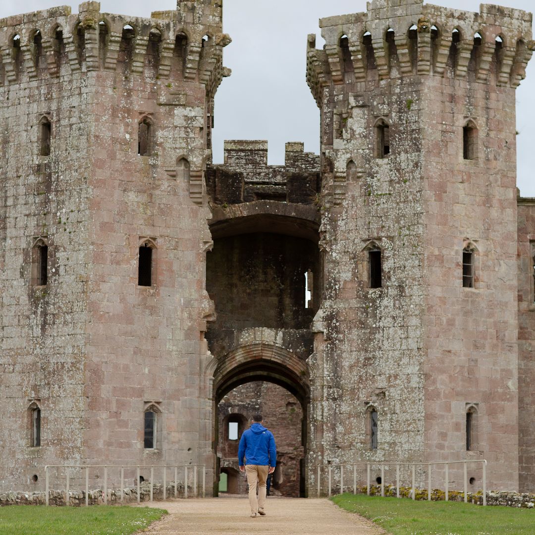 Dads deserve the royal treatment this Father's Day! 👑

Take him on a historic adventure to a Cadw site and uncover the secrets of Wales' past together.

From majestic castles to breathtaking landscapes, let's make this Father's Day one for the history books! 🏰