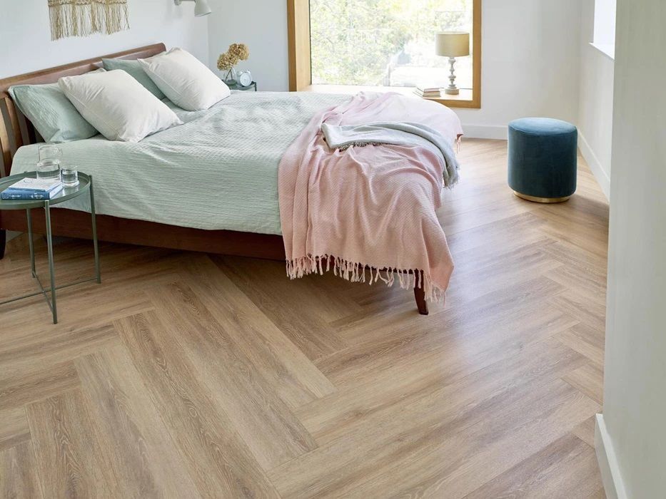 A stylish wood from our <a href="/AmticoFlooring/">Amtico</a> Spacia collection for our Friday Flooring. Step-out onto beautiful Muted Oak large parquet to start your day. These floors have a soft neutral grain with sandy undertones which add a naturally calming feel in bedroom design.
