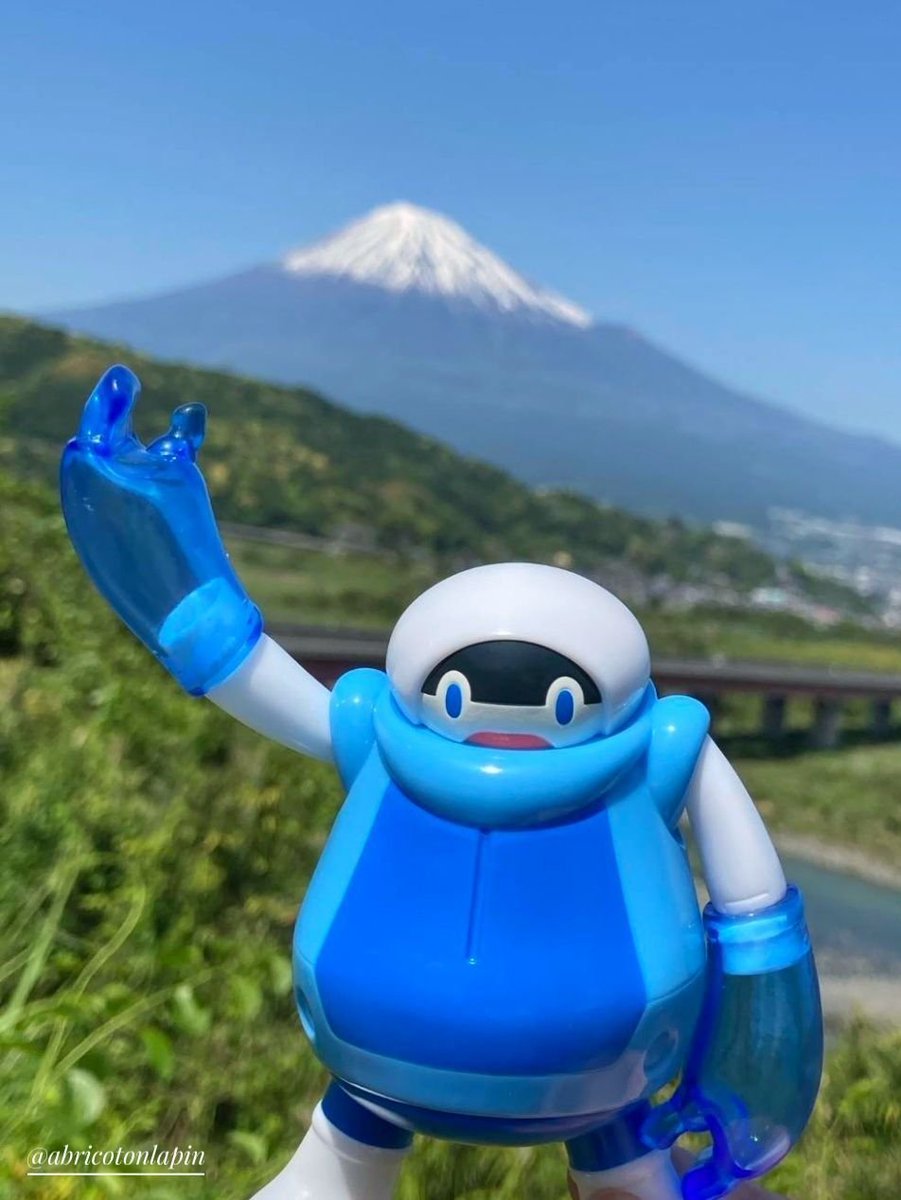 abricotonlapin's tweet image. GW中の写真ですが
東名・富士川SA(下り)からの
富士山と
①ゆきやまの #メカトロマイティ
②富士山ソフト
③SA内のスタバ
ゆきやまマイティをゲットした時から冠雪した富士山&青空と一緒に撮りたいと思っていたので念願叶いました😊🎶
🍦は暑い日で溶けるのが早くマイティとの撮影は断念🥲ラムネ味…
