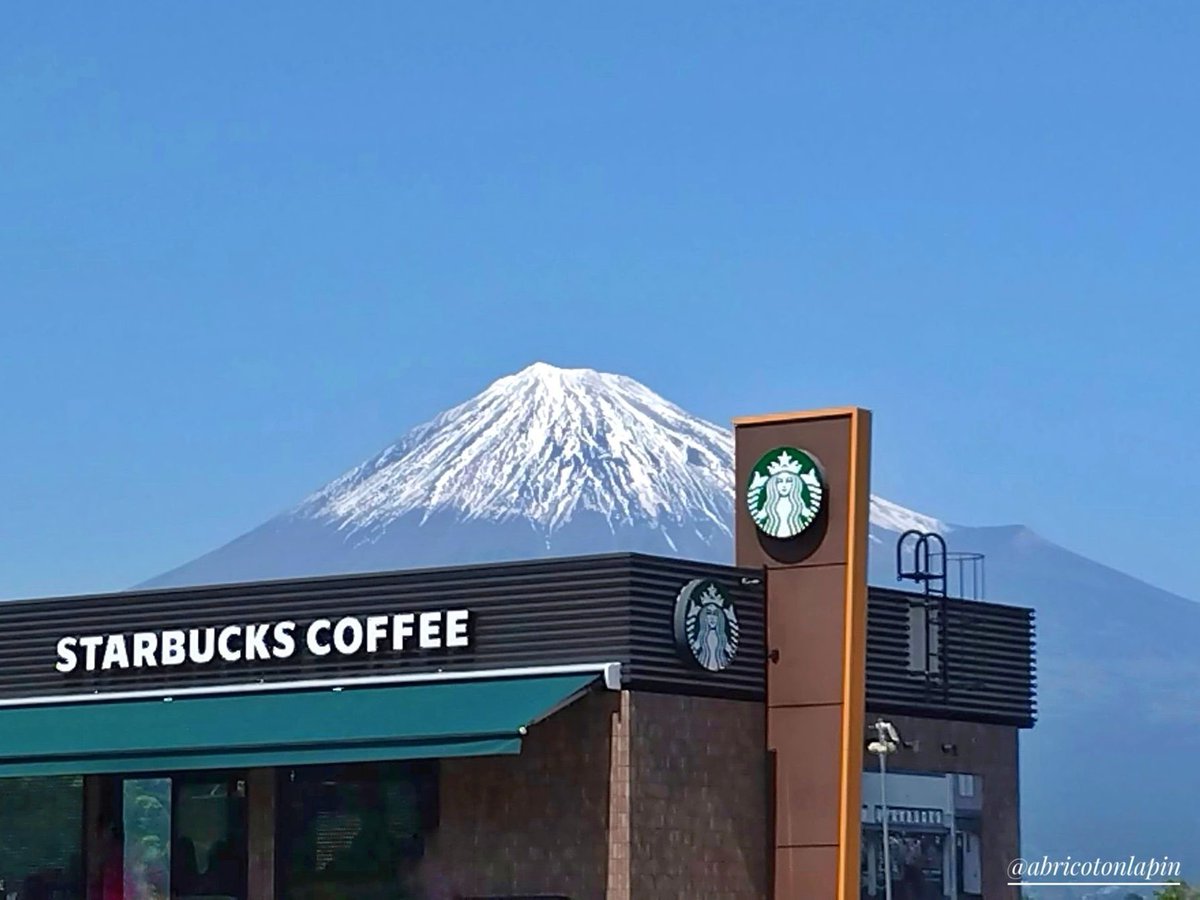 abricotonlapin's tweet image. GW中の写真ですが
東名・富士川SA(下り)からの
富士山と
①ゆきやまの #メカトロマイティ
②富士山ソフト
③SA内のスタバ
ゆきやまマイティをゲットした時から冠雪した富士山&青空と一緒に撮りたいと思っていたので念願叶いました😊🎶
🍦は暑い日で溶けるのが早くマイティとの撮影は断念🥲ラムネ味…