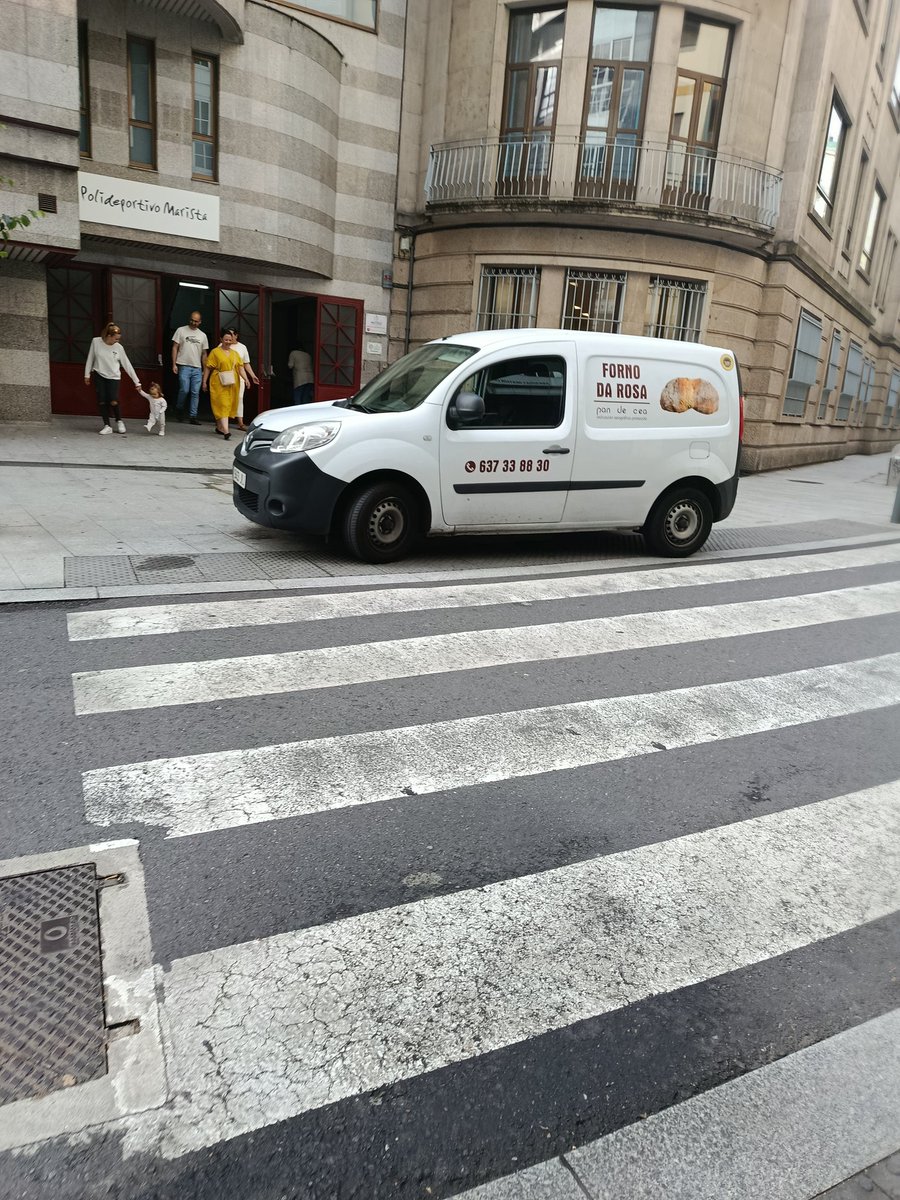 Si se enfocarán en lo realmente importante en el manual de conducción, a lo mejor alguno aprende <a href="/InformacionDGT/">D.G.T.</a>