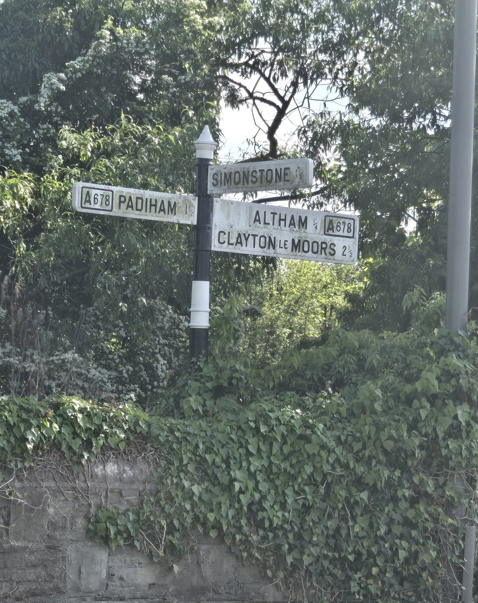 Caught sight of this lovely example recently for today's #fingerpostfriday over in #Lancashire #signs #roads <a href="/FingerpostFri/">Fingerpost Friday</a>