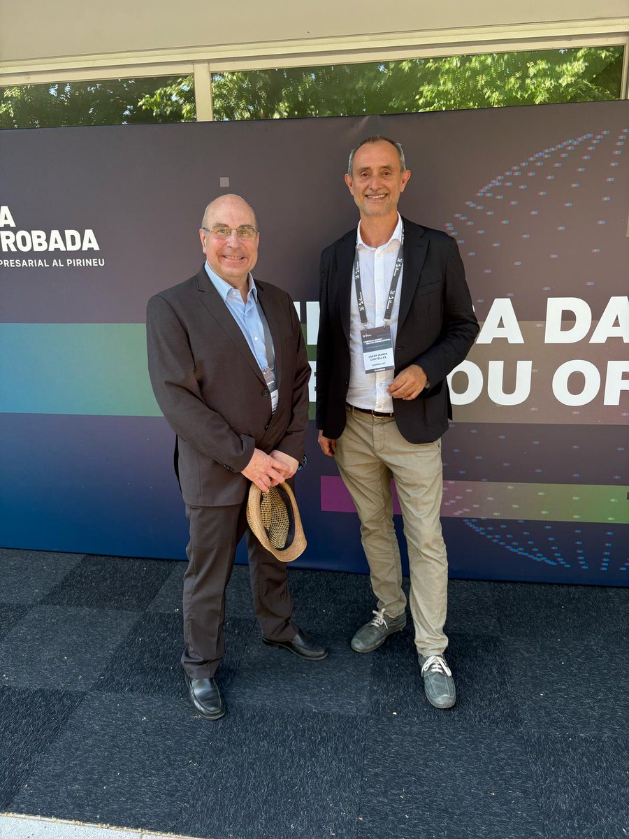 Respon.cat (@respon_cat) on Twitter photo Respon.cat és present un any més a la Trobada Empresarial al Pirineu <a href="/trobadapirineu/">Trobada Empresarial al Pirineu</a> #EstemAlPirineu El president <a href="/RafelOncins/">Rafel Oncins</a> i el director <a href="/jmcanyelles/">Josep Maria Canyelles</a> entre les 900 participants en aquesta 36a edició. Respon.cat és present un any més a la Trobada Empresarial al Pirineu <a href="/trobadapirineu/">Trobada Empresarial al Pirineu</a> #EstemAlPirineu El president <a href="/RafelOncins/">Rafel Oncins</a> i el director <a href="/jmcanyelles/">Josep Maria Canyelles</a> entre les 900 participants en aquesta 36a edició.