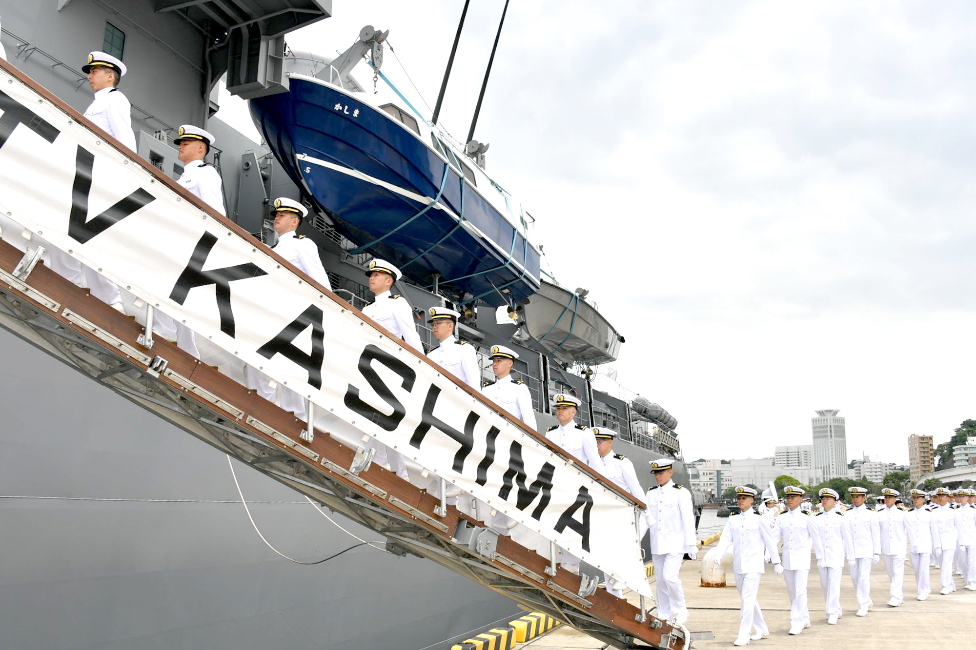 横須賀基地海上自衛隊、米軍 ご同練習1944USN 記念品 練習艦隊.jpg?itok=m6LvK02z