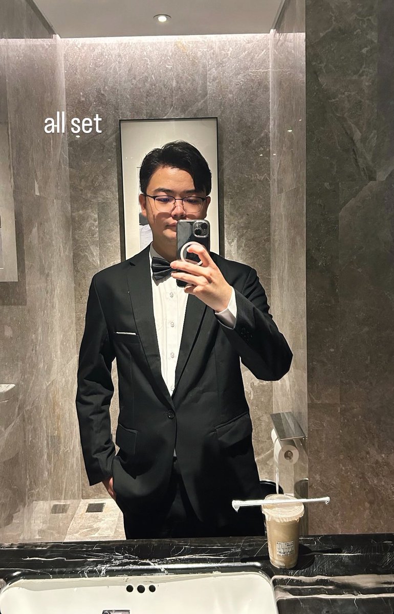 这次回国的正事是给同学当伴郎